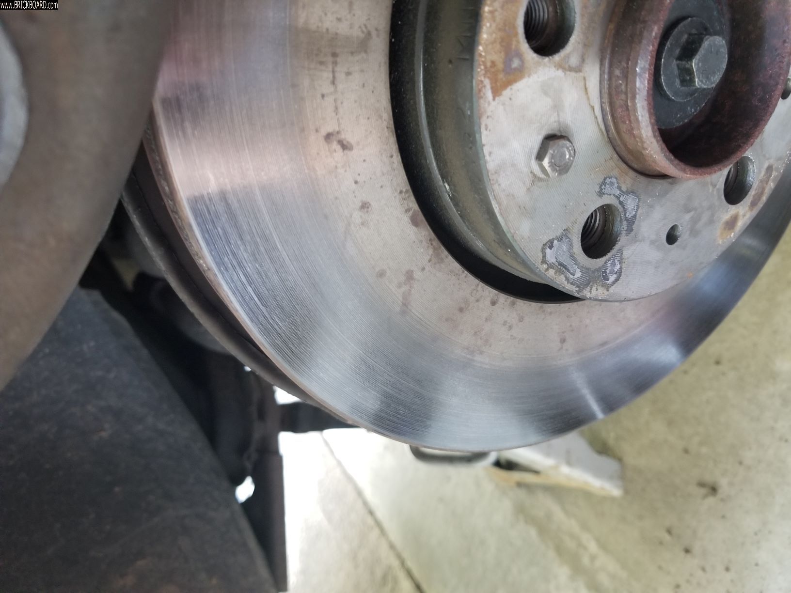 Volvo -- v70 uneven pad wear