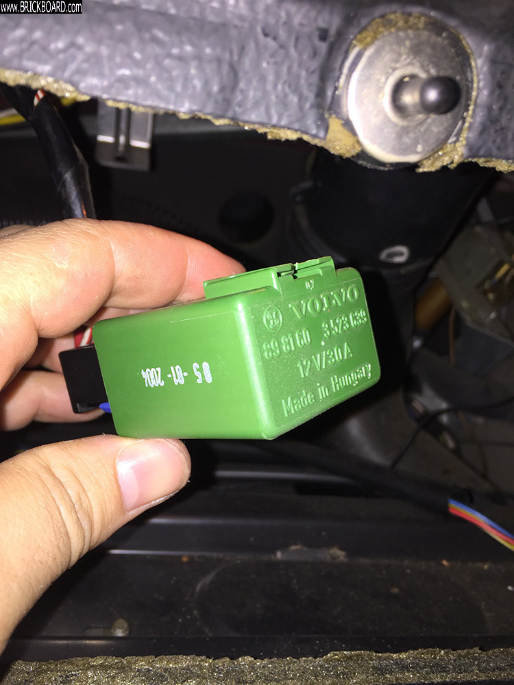 Volvo 200 -- 1989 Volvo 240 GL Fuel Pump Relay