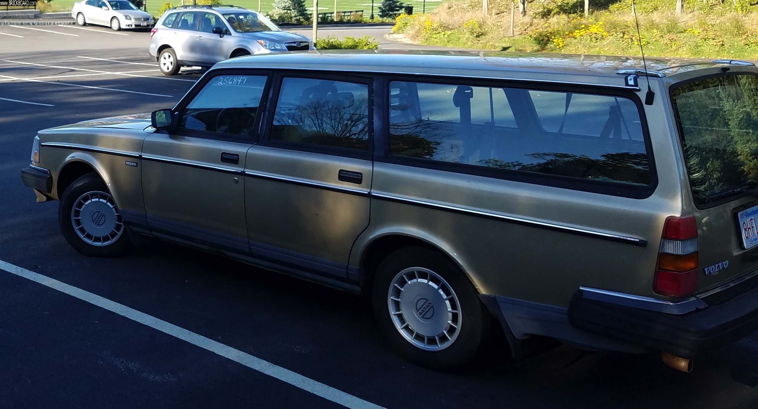 Volvo 200 -- Manual 1990 240 Wagon (or lots of parts)