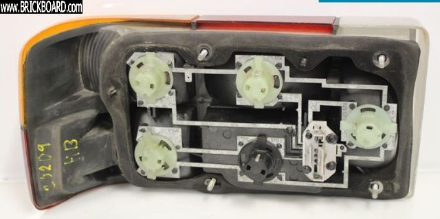 Volvo 200 -- Hella 5-lens Tail Light 1234670 Connector