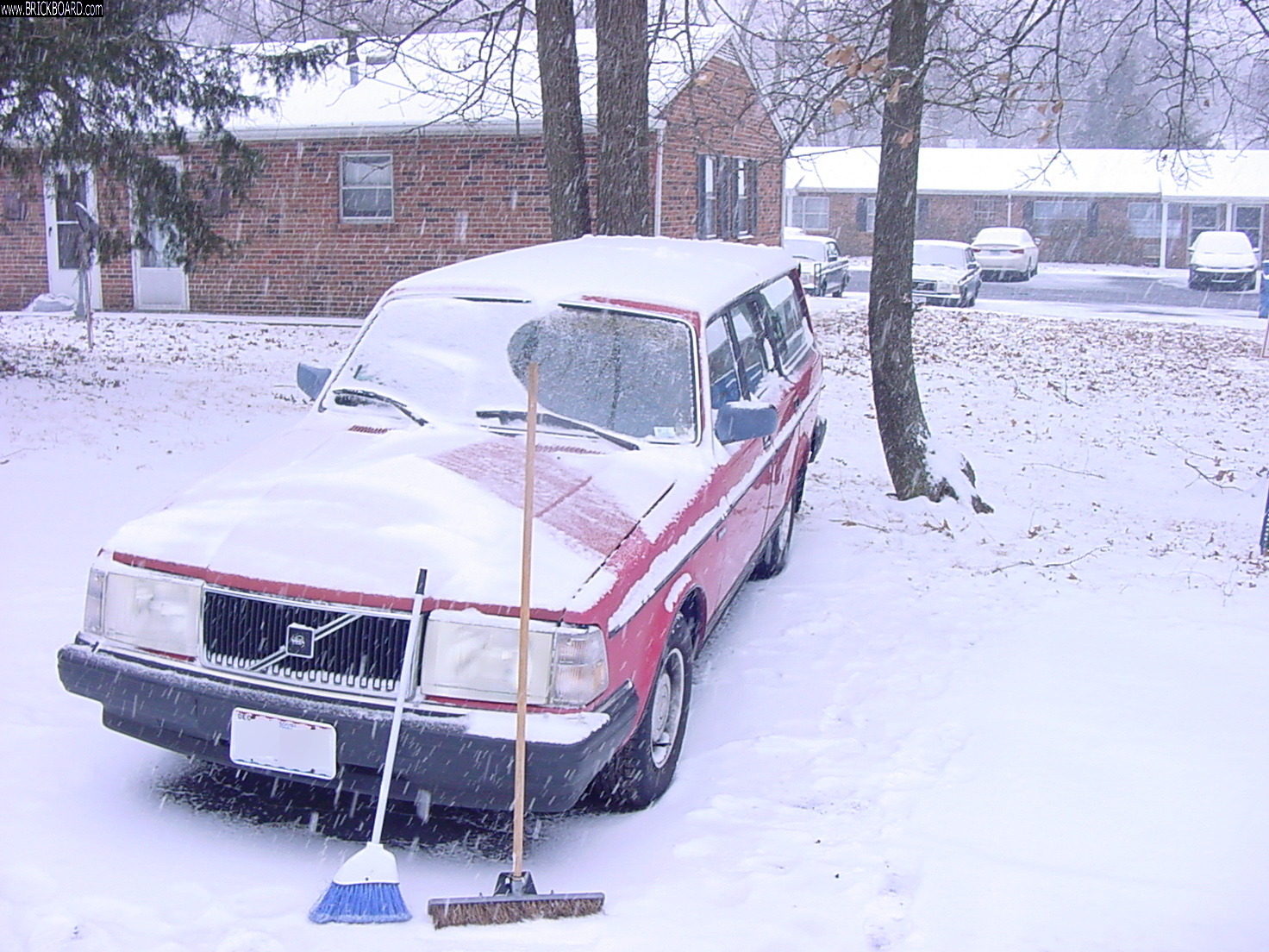 Volvo 200 -- 1990 Volvo 240 (li'l red) DL Wagon - Removes the Dandruff