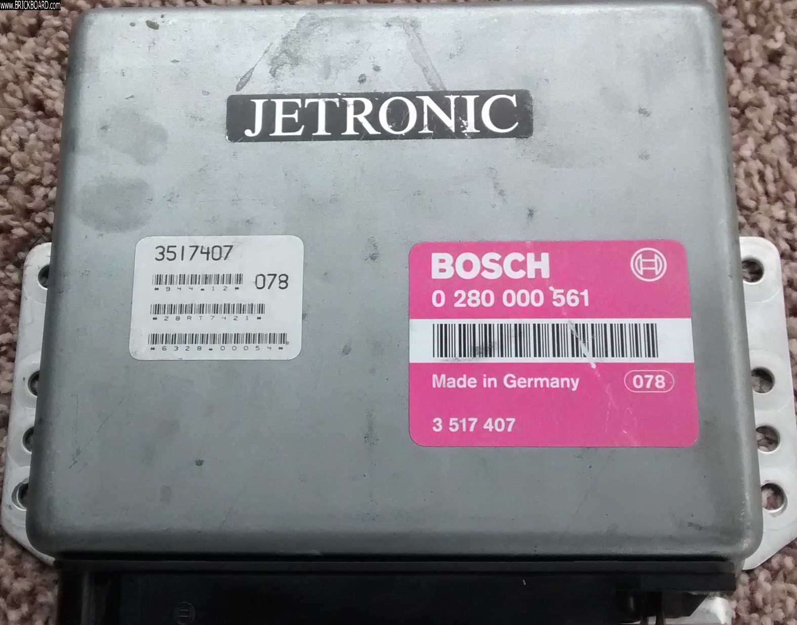 Volvo -- 200/700 561 ECU