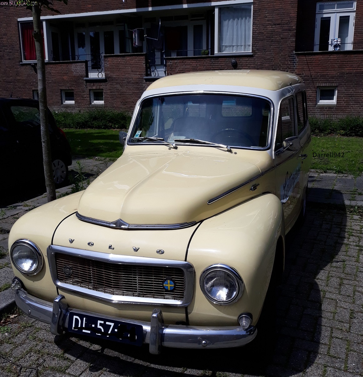 Volvo -- Sunshine yellow 1