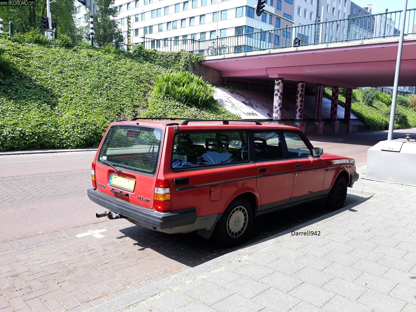 Volvo 200 -- 200 series at Willem Ruyslaan Bridge